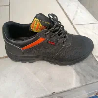 کفش کار|کیف، کفش، کمربند|قم, شهر قائم|دیوار