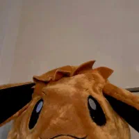 دوربین عکاسی نسبتا قدیمی زنیت با لنز با کیفیت