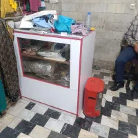 ویترین وقفسه ومیز کاملا سالم