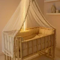 تخت و گهواره چوبی  نوزاد کنار مادر