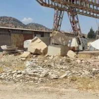 استخدام کارگر سنگبری