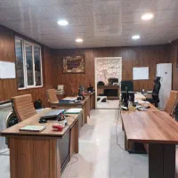 منشی برای انجام کارهای اداری