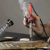 استخدام خانم لحیم کار مبتدی و مونتاژ کار