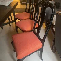 ۸ عدد صندلی ناهار خوری در حد نو با چوب گردو