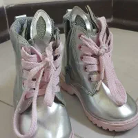 بوت بچهگانه