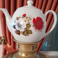 فروش قوری  چینی  مرغوب  سایز کوچک و متوسط .حمید
