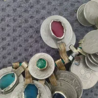 گردن بند عتیقه با سکه های ایرانی وخارجی وشاهی|کلکسیون اشیاء عتیقه|شیراز, صاحب الزمان|دیوار