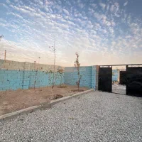 باغچه واقع در جاده اصلی اطراف مسکونی