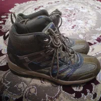 کفش کوهنوردی در حد نو