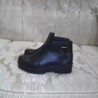 یک جفت بوت مشکی