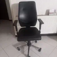 صندلی مدیریتی ،قابلیت کوتاه و بلند شدن.در حد نو