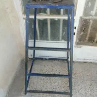 چهار پایه فلزی