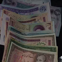 تعدادی پول قدیمی ایرانی و دینار