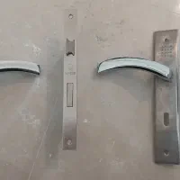 ۴ عدد دستگیره درب داخل واحد به همراه قفل