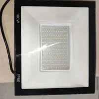 پروژکتور ۱۰۰ وات