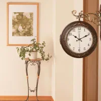 ساعت دیواری دو طرفه