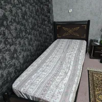 تخت همراه با تشک