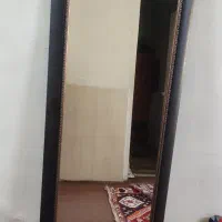 اینه قدی قاب چوبی و پرده بامبو و دکوری پرده
