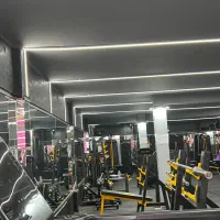 منشی اقا باشگاه بدنسازی