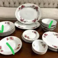 ظروف گل سرخ قدیمی