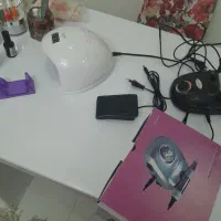 وسایل کاشت ناخن فقط برای آموزش استفاده شده