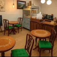 صندلی چوبی آنتیک با نشیمن پارچه ای شیک|صندلی و نیمکت|رودهن, |دیوار