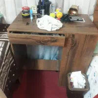 میز تحریر و کامپیوتر