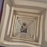 آباژور ایستاده چوبی|چراغ خواب و آباژور|شیراز, فرهنگ شهر|دیوار