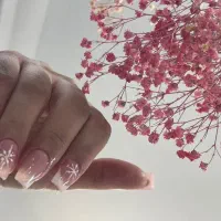 کاشت و ترمیم ناخن و کاشت مژه