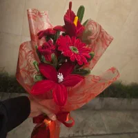 دسته گل قرمز