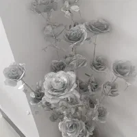 گلدان و هشت شاخه گل زیبا