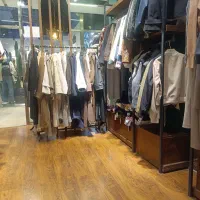 فروشنده پوشاک زنانه