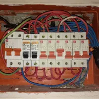 برق کار و تاسیساتی