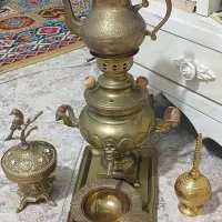 ساعت دیواری و سرویس سماور و قوری برنز