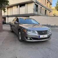 آزرا ۲۰۱۱ کالیفرنیا تیتانیوم