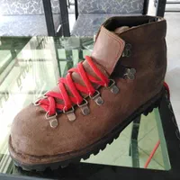 کفش|کیف، کفش، کمربند|کرمان, |دیوار