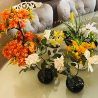 گل مصنوعی با گلدان