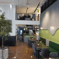 فست فود کار آقا، دستیار آشپز، آشپز