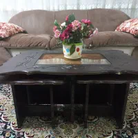 میز جلو مبلی کاملا سالم،کم جا، ب علاوه ۴میز کوچک