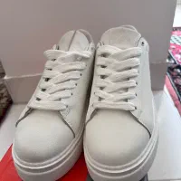 کفش سفید|کیف، کفش، کمربند|خوی, |دیوار