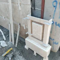 شاگرد سنگ کاری و کاشی کاری