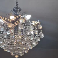 دو عدد لوستر کریستالی همراه یک دیوار کوب ۸شاخه