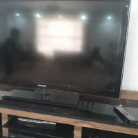 میز تلوزیون و تلوزیون