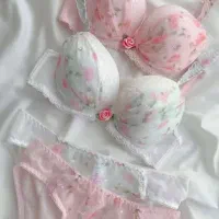 ست لباس ورزشی و لباس زیر