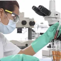 جویای کار در ازمایشگاه