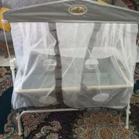 گهواره کودک دارای پشه بند