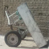 یک دستگاه گاری سه چرخ موتور