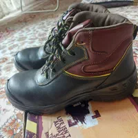 کفش بوت نیم بوت یا چکمه پوتین