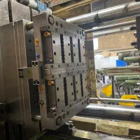 کارگر ساده اتباع آقا تزریق پلاستیک