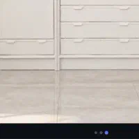 پنج قفسه سه متری چوبی سفید برای مغازه